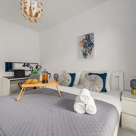 Lumina Premium Family Apartment With Terrace شقة