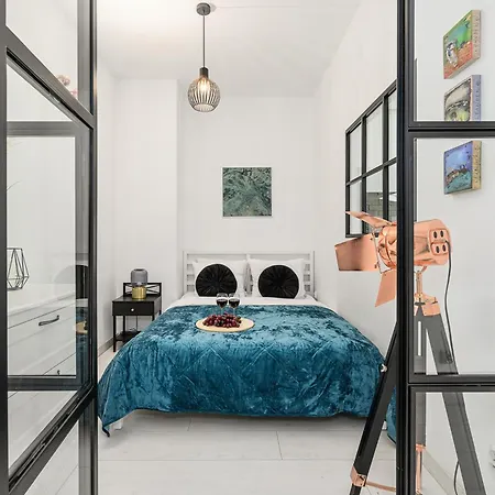 Апартаменты Lumina Premium Family With Private Garden *